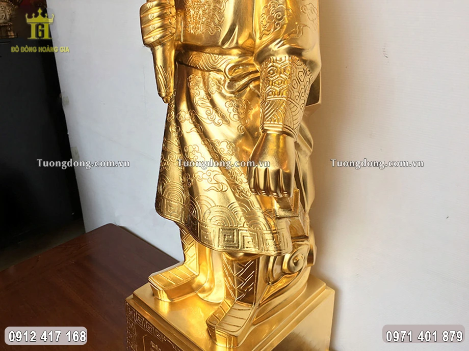 Từng họa tiết hoa văn được chạm khắc sắc nét